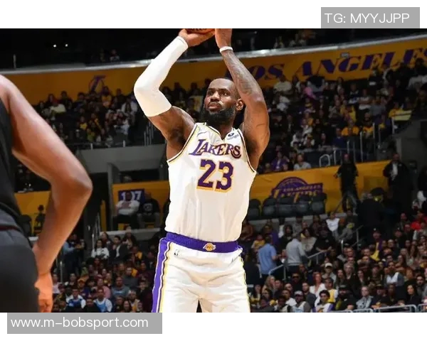 詹姆斯在贝弗利山庄建豪宅外界猜测第二座或为布朗尼未来准备