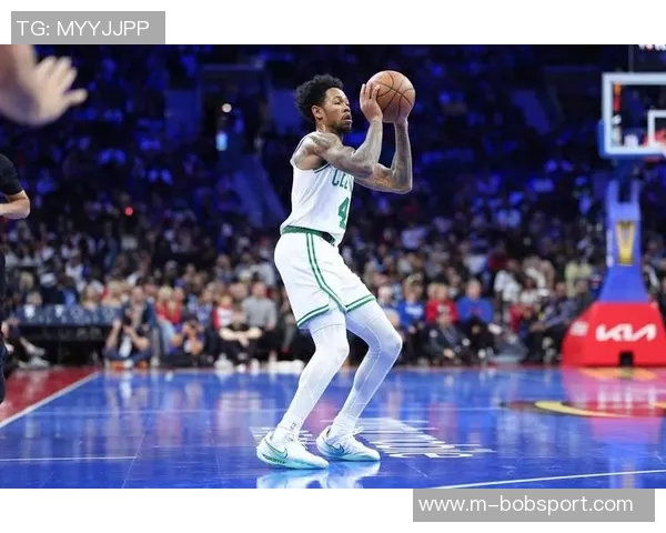 媒体人分析绿军西蒙斯表现引发争议是继续培养还是寻求内线替代